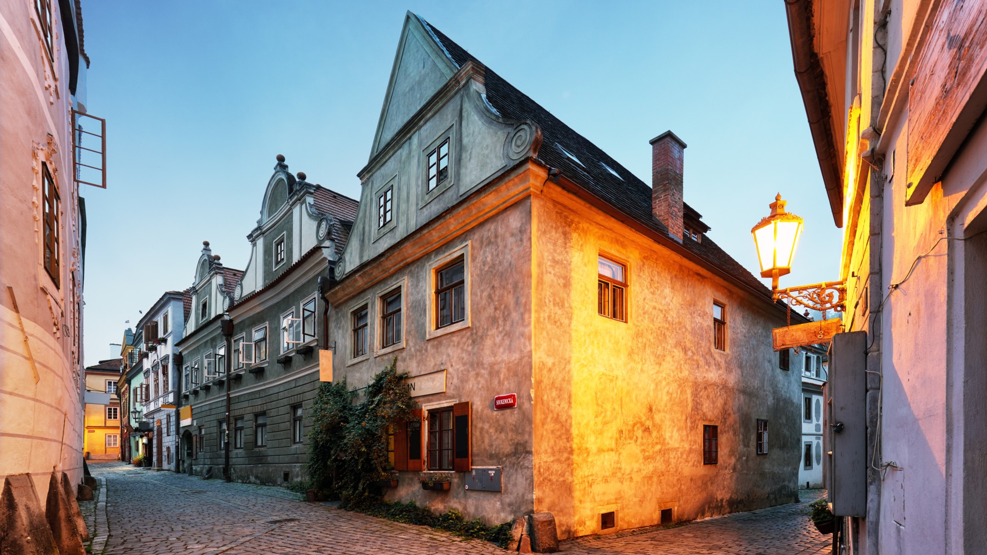 images/slides/cesky-krumlov-zamek-vecer.jpg